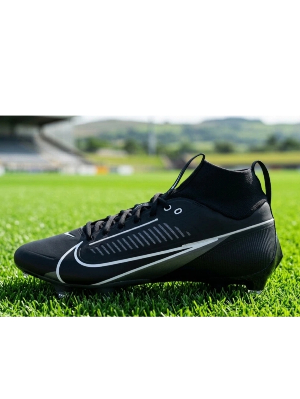Nike Men’s Black and White Football Cleats